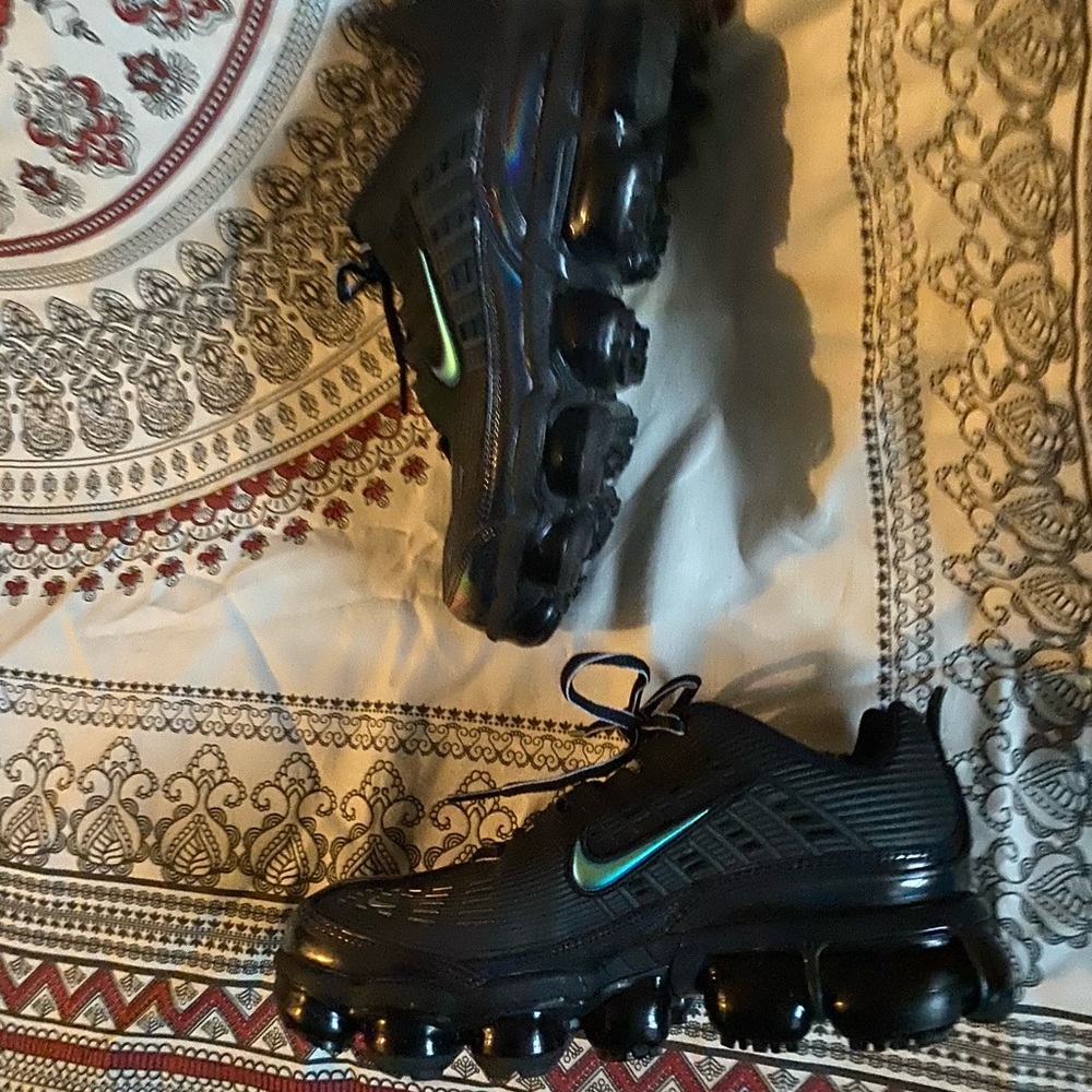Black & fluorescent Vapor max 360.